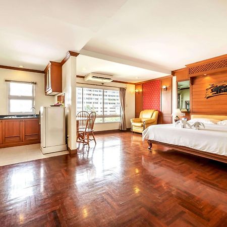 Studio Suite By Royal Ivory Nana Bangkok Exterior photo