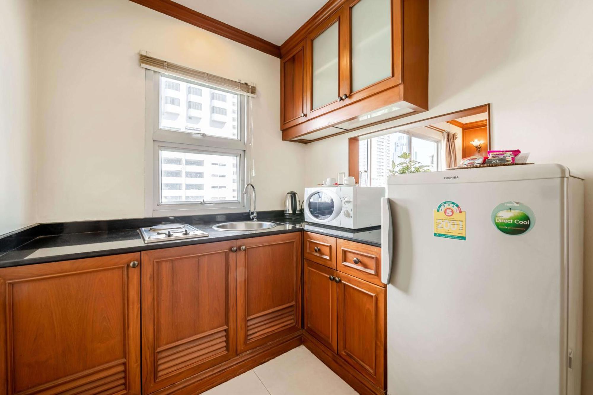 Studio Suite By Royal Ivory Nana Bangkok Exterior photo