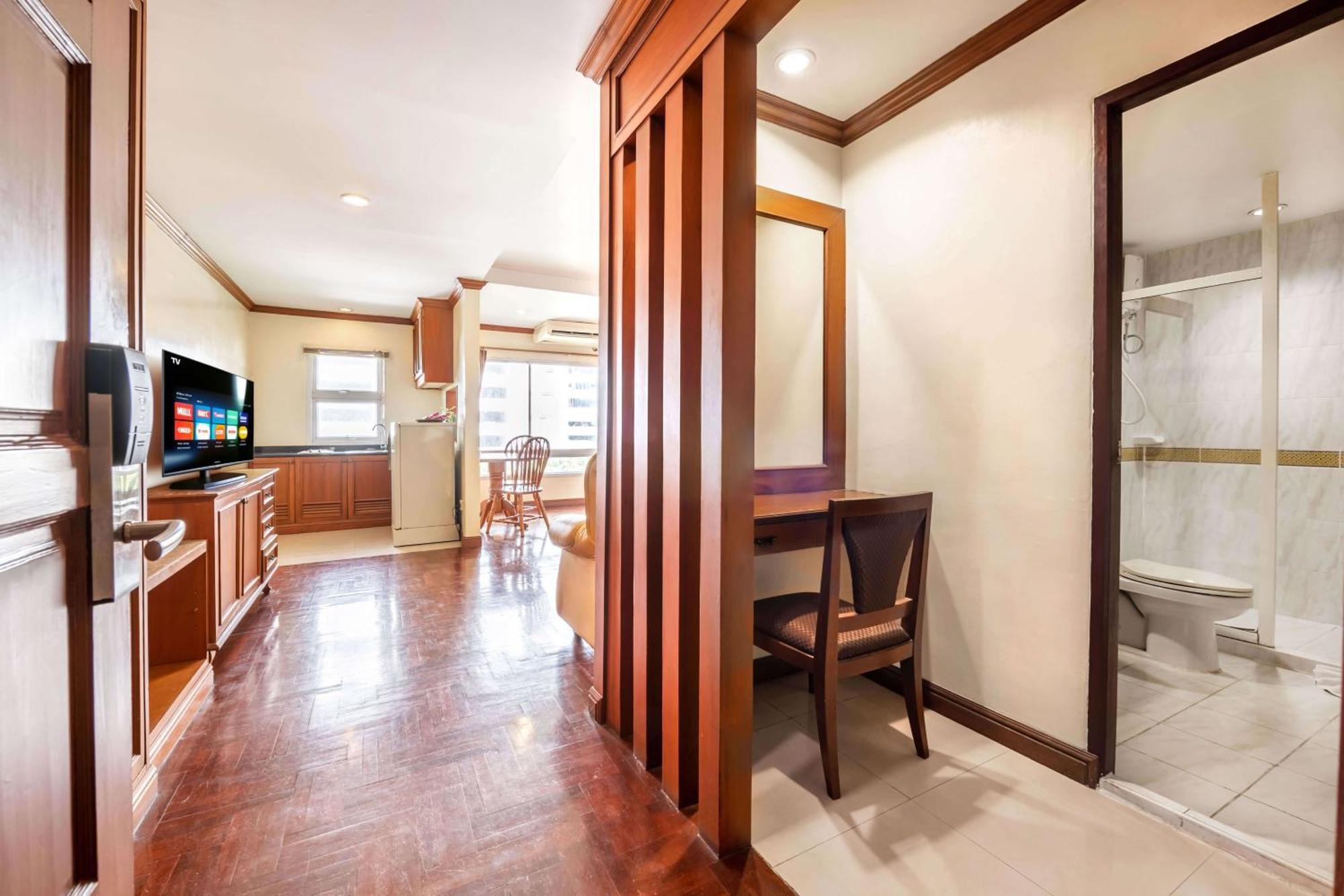 Studio Suite By Royal Ivory Nana Bangkok Exterior photo