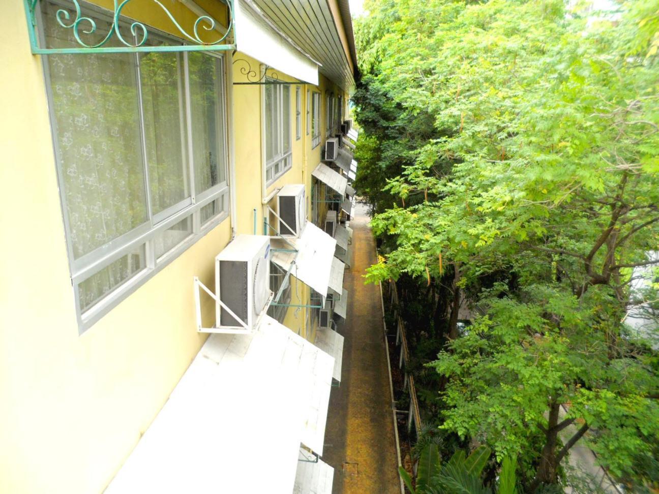 Studio Suite By Royal Ivory Nana Bangkok Exterior photo