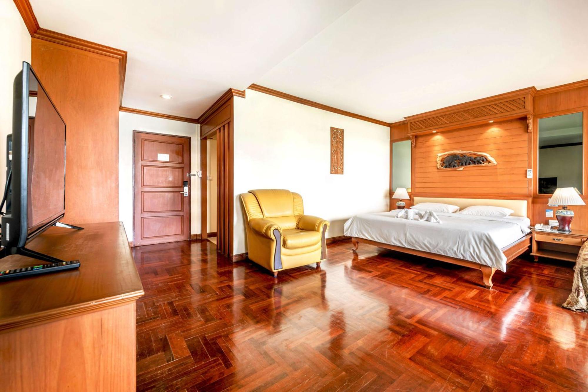 Studio Suite By Royal Ivory Nana Bangkok Exterior photo