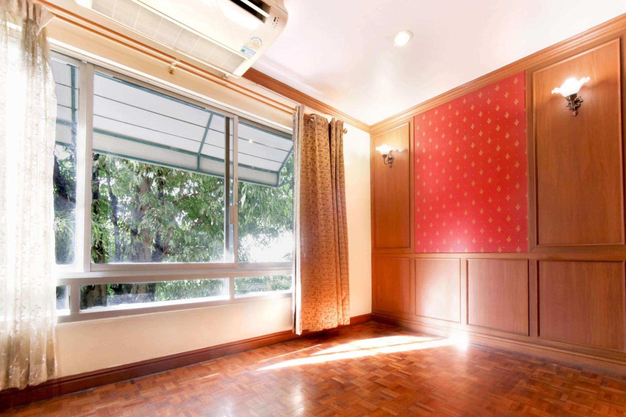 Studio Suite By Royal Ivory Nana Bangkok Exterior photo
