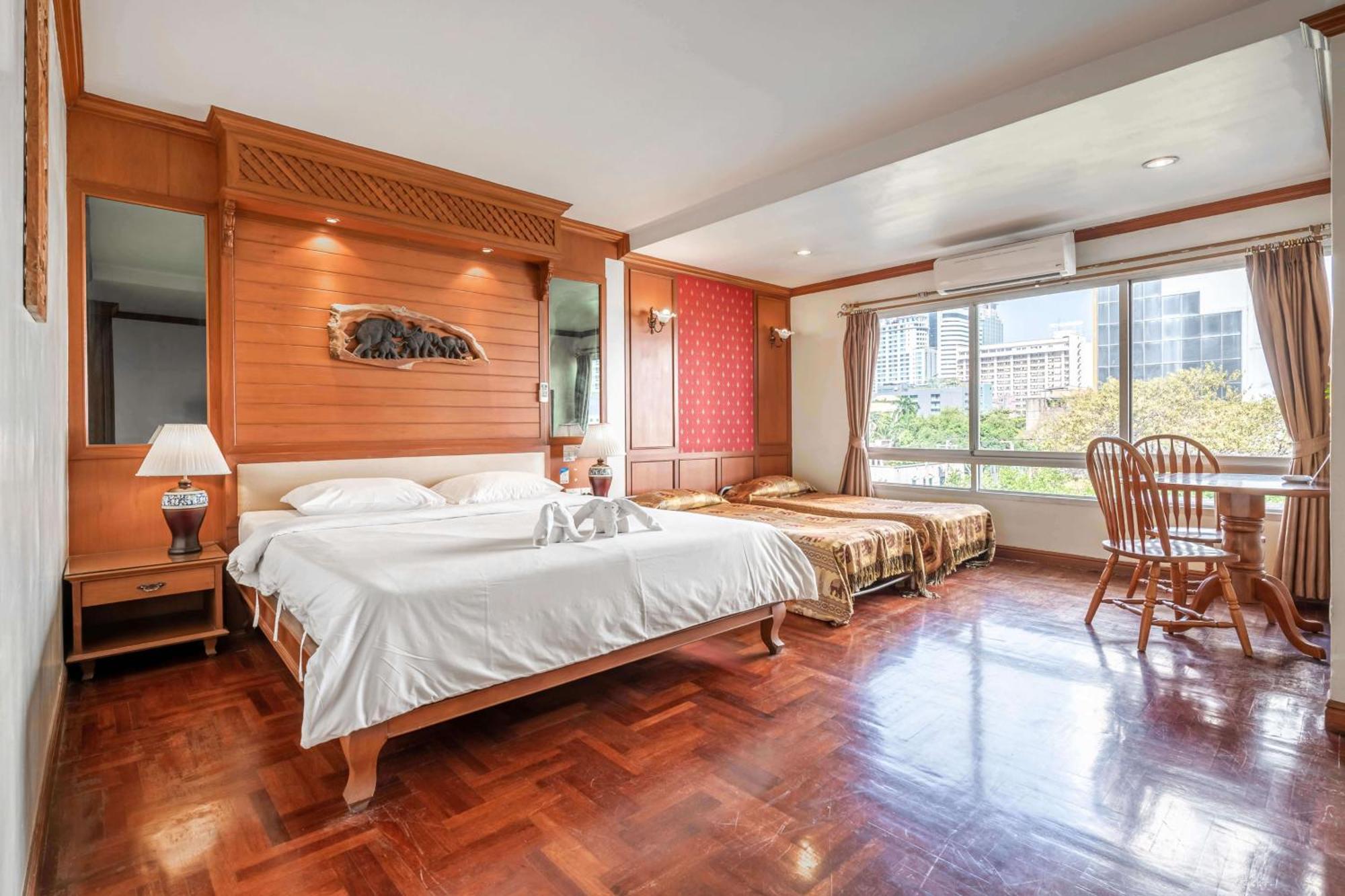 Studio Suite By Royal Ivory Nana Bangkok Exterior photo