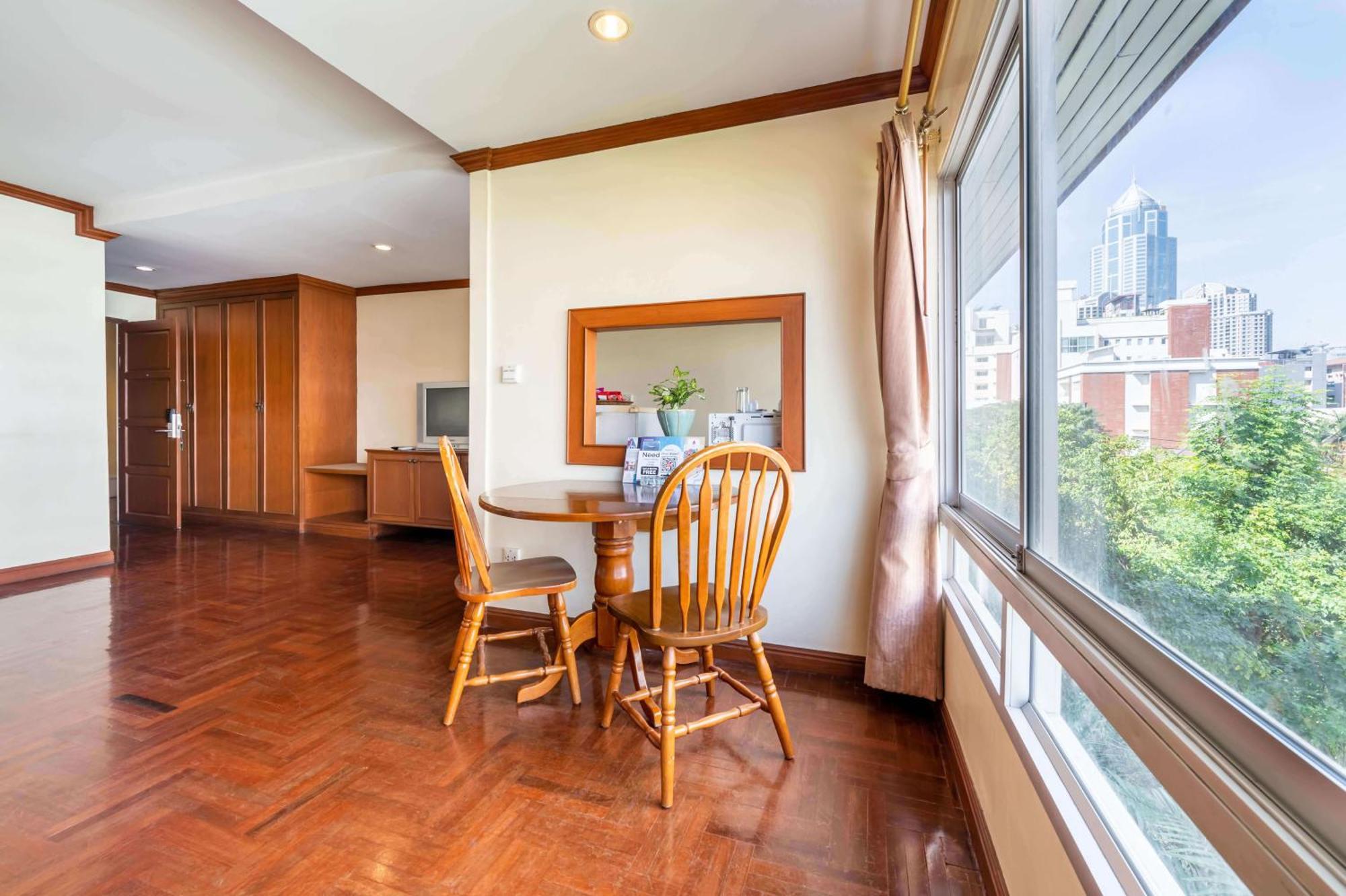 Studio Suite By Royal Ivory Nana Bangkok Exterior photo