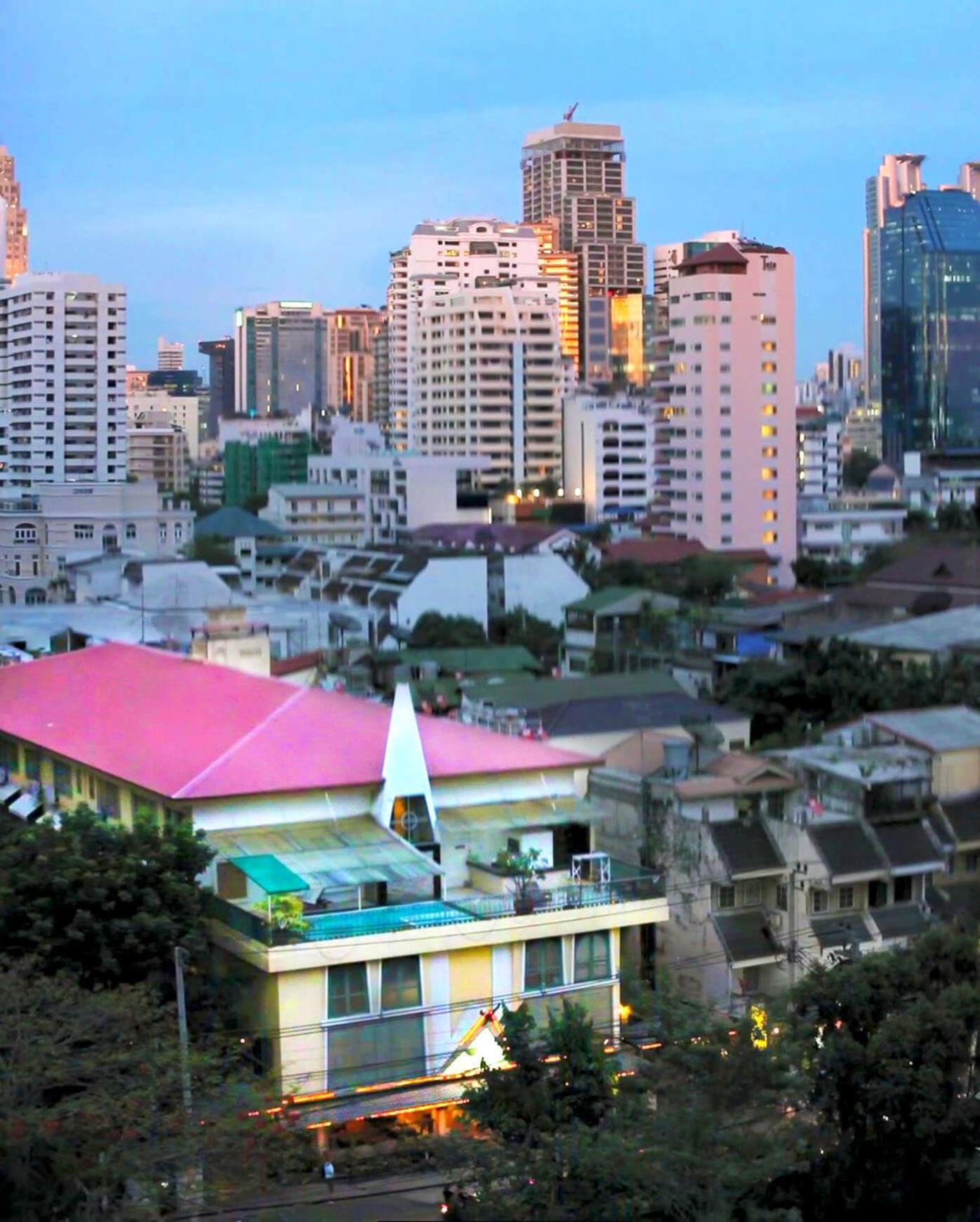Studio Suite By Royal Ivory Nana Bangkok Exterior photo